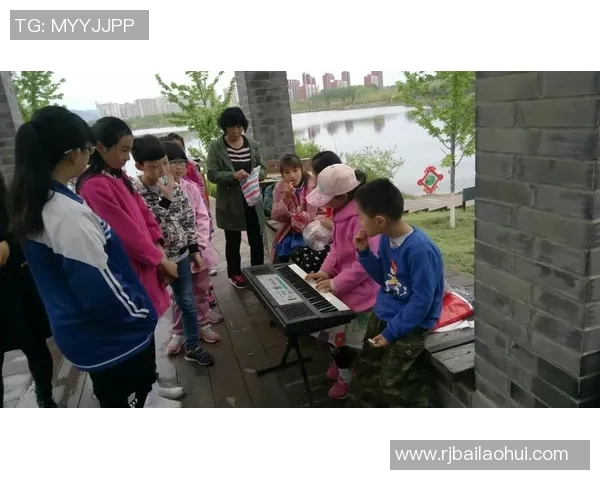 脑瘫孩子的梦想成真与足球明星亲密接触感受无限温暖与希望