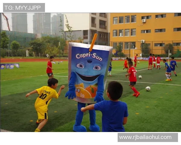 阳光沙滩与足球明星的激情碰撞尽享夏日运动的无限乐趣 阳光沙滩与足球明星的激情碰撞尽享夏日运动的无限乐趣